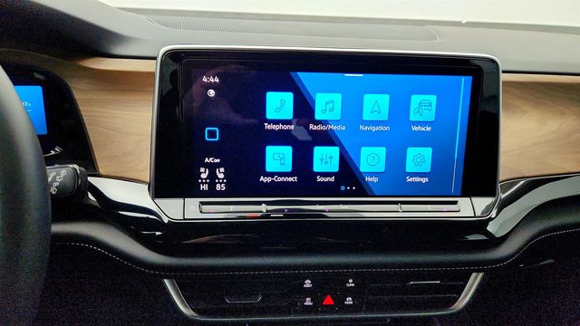 2024 Volkswagen Atlas 2.0T SE w/Technology and 2nd-Row Dual Captain's Chairs - 22970865 - 16