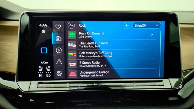 2024 Volkswagen Atlas 2.0T SE w/Technology and 2nd-Row Dual Captain's Chairs - 22970865 - 17