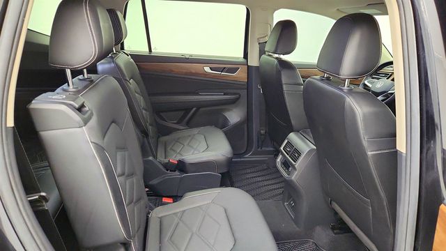 2024 Volkswagen Atlas 2.0T SE w/Technology and 2nd-Row Dual Captain's Chairs - 22970865 - 22