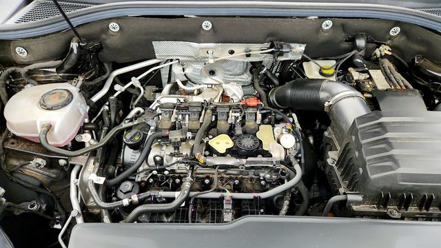 2024 Volkswagen Atlas 2.0T SE w/Technology and 2nd-Row Dual Captain's Chairs - 22970865 - 26