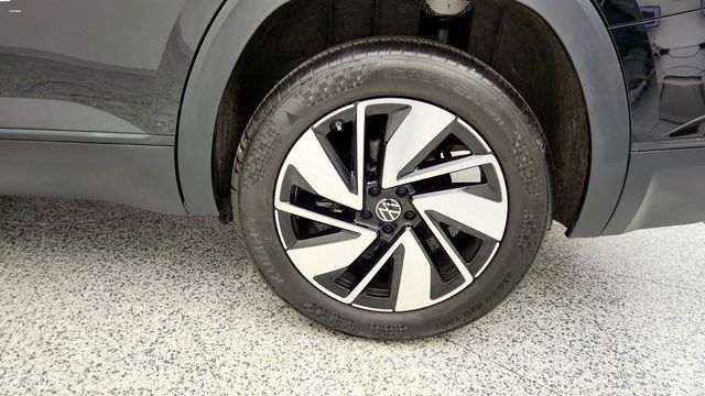 2024 Volkswagen Atlas 2.0T SE w/Technology and 2nd-Row Dual Captain's Chairs - 22970865 - 8