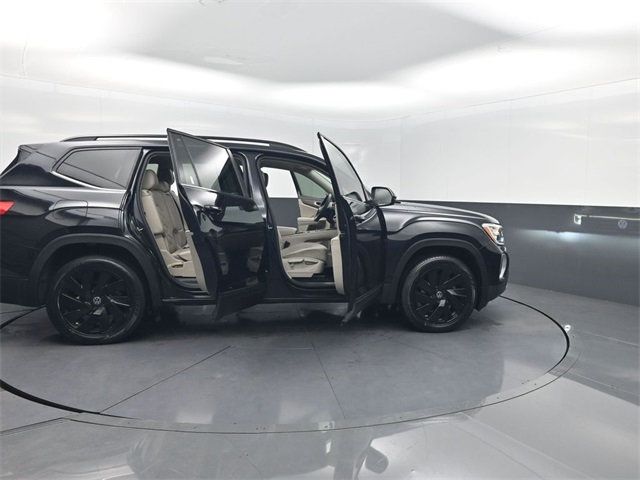 2024 Volkswagen Atlas 2.0T SE w/Technology FWD - 22943016 - 40