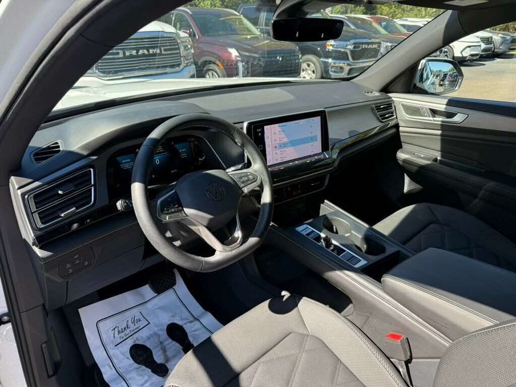 2024 Volkswagen Atlas Cross Sport SE photo 3