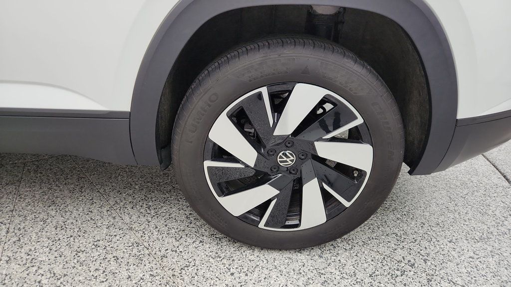 2024 Volkswagen Atlas Cross Sport 2.0T SE w/Technology FWD - 22999397 | Video 1