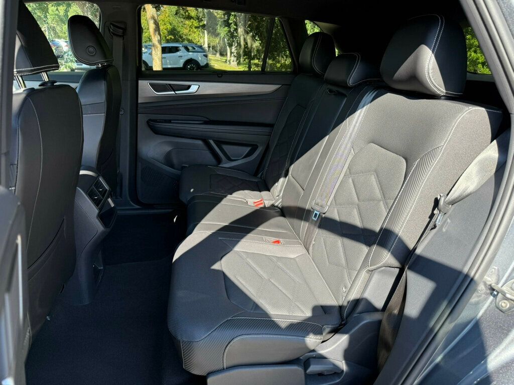 2024 Volkswagen Atlas Cross Sport SE Technology photo 7