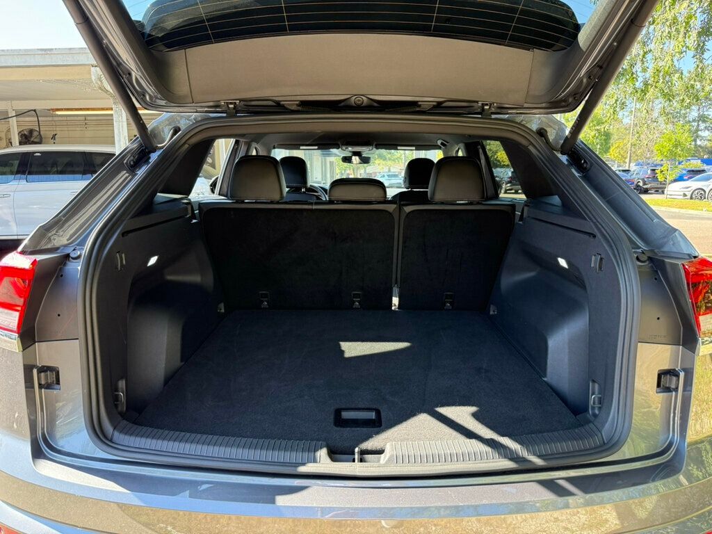 2024 Volkswagen Atlas Cross Sport SE Technology photo 8