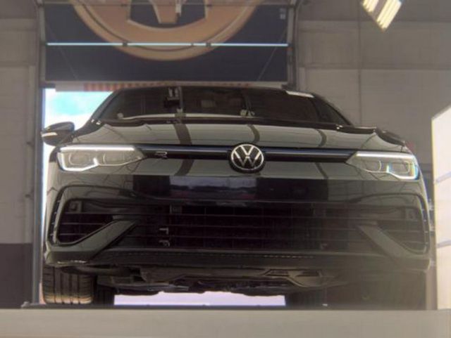 2024 Volkswagen Golf R 2.0T DSG - 23045215 - 3