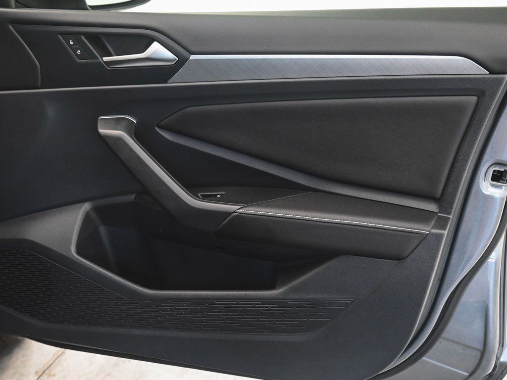 2024 Volkswagen Jetta 1.5T photo 9