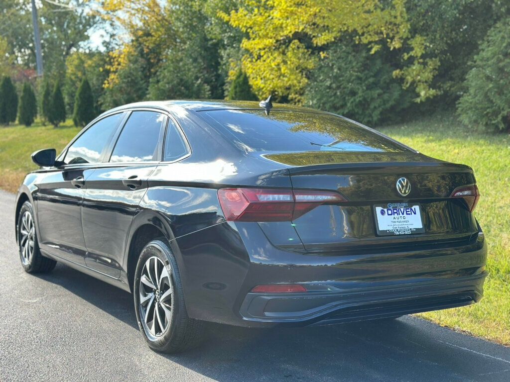 2024 Volkswagen Jetta photo 4