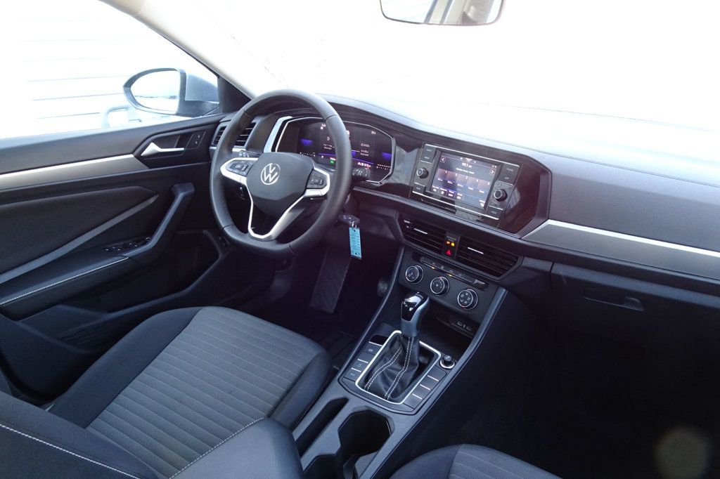 2024 Volkswagen Jetta photo 10