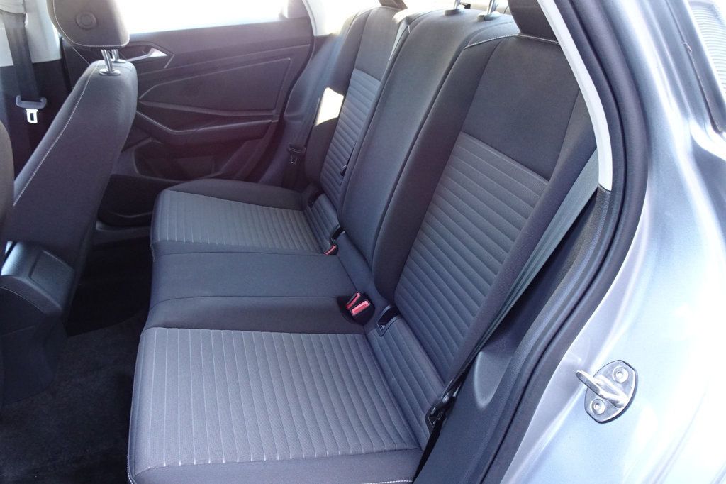 2024 Volkswagen Jetta photo 13