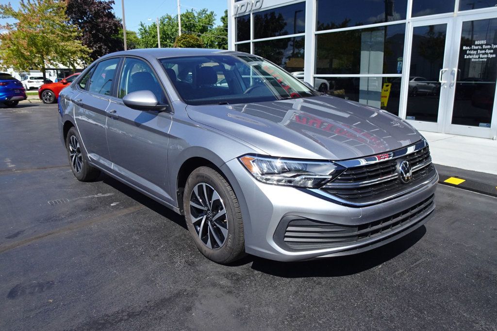 2024 Volkswagen Jetta photo 2
