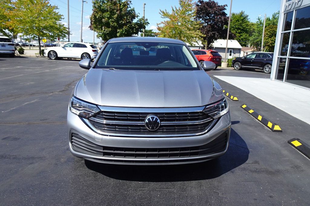 2024 Volkswagen Jetta photo 3