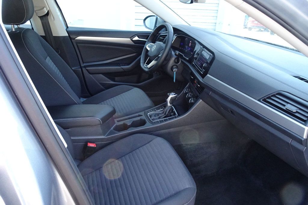 2024 Volkswagen Jetta photo 9