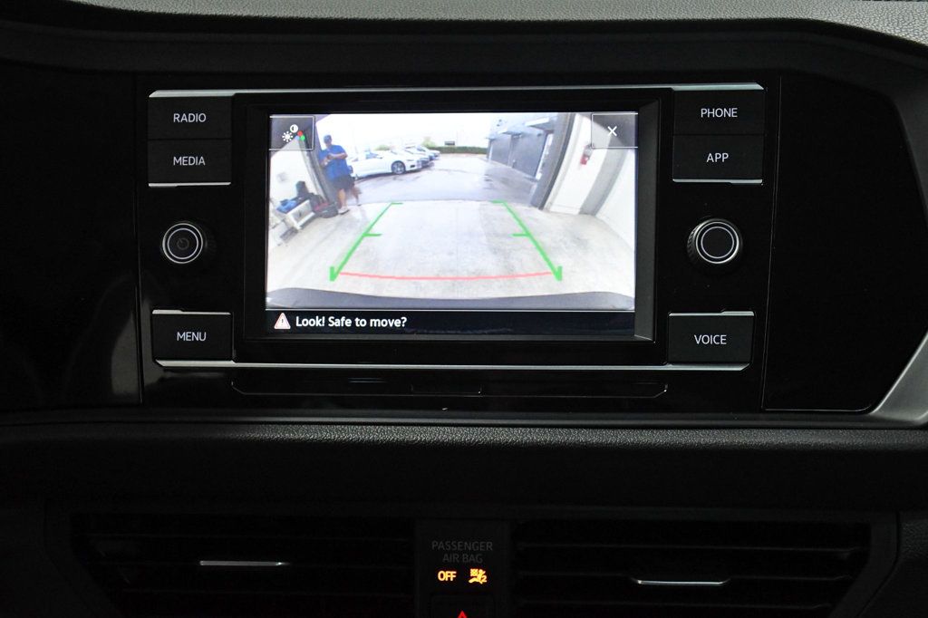 2024 Volkswagen Jetta SE Automatic - 22864645 - 24