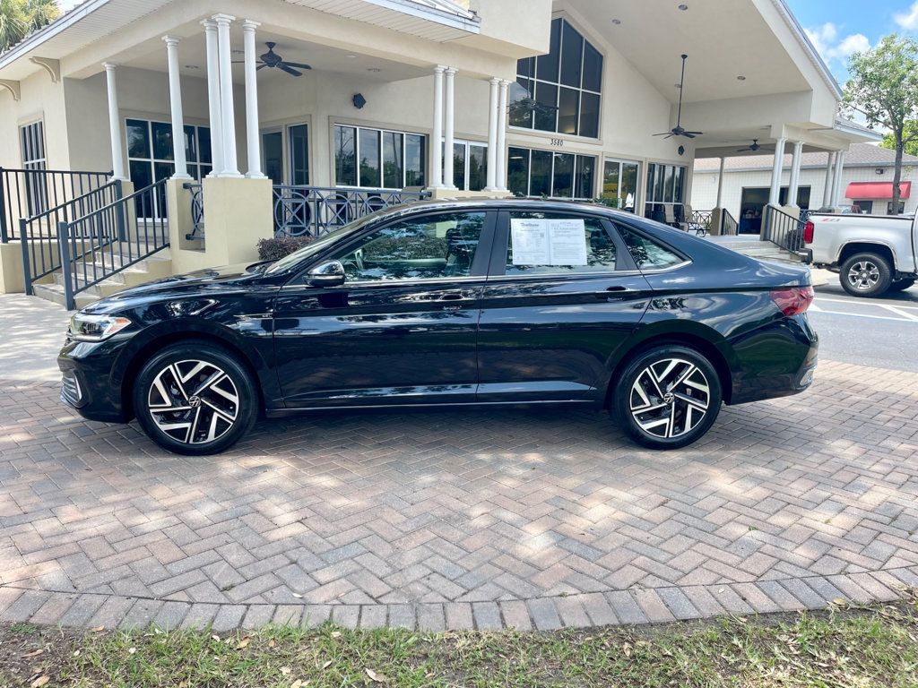 2024 Volkswagen Jetta SEL photo 2