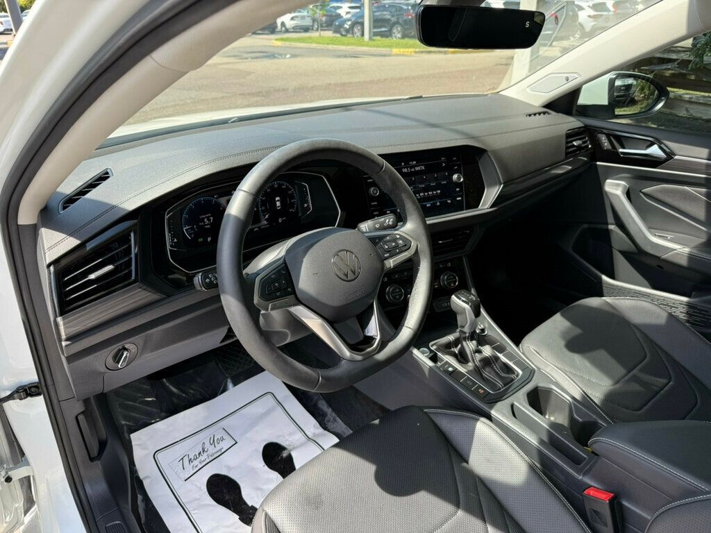 2024 Volkswagen Jetta SEL photo 2