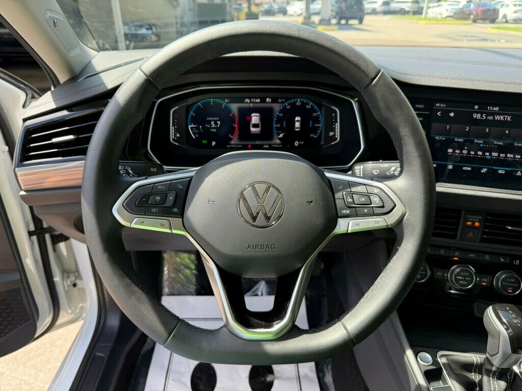 2024 Volkswagen Jetta SEL photo 4