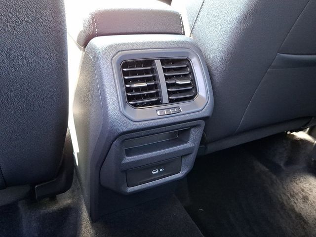 2024 Volkswagen Taos SE 4MOTION - 22840476 - 10