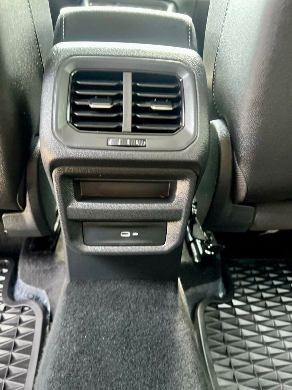 2024 Volkswagen Taos SE FWD - 23025185 - 14