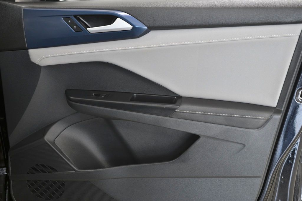 2024 Volkswagen Taos SE FWD - 22909945 - 17