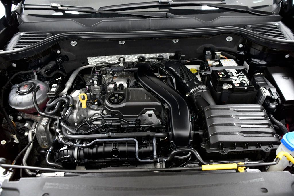 2024 Volkswagen Taos SE FWD - 22909945 - 18