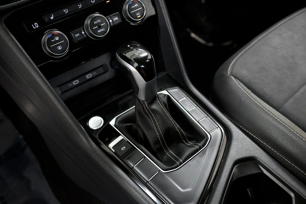 2024 Volkswagen Taos SE FWD - 22909945 - 24