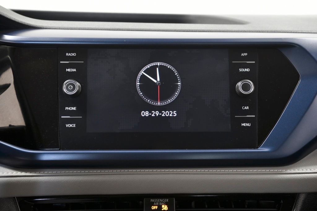 2024 Volkswagen Taos SE FWD - 22909945 - 27