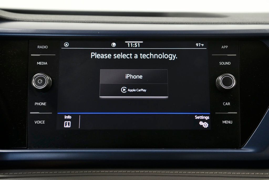 2024 Volkswagen Taos SE FWD - 22909945 - 30