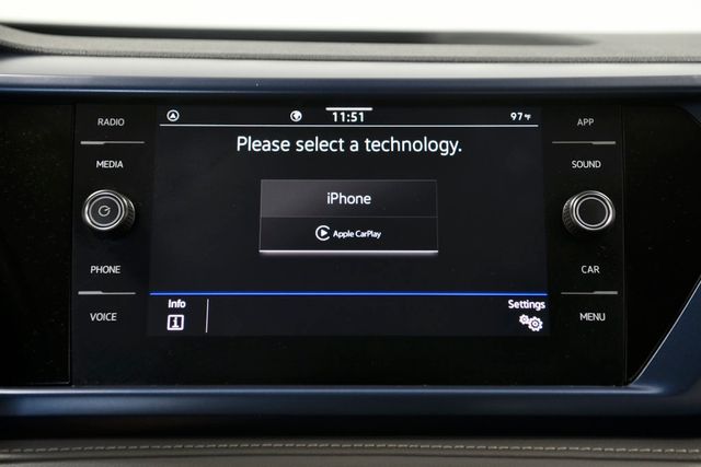 2024 Volkswagen Taos SE FWD - 22909945 - 30