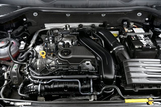 2024 Volkswagen Taos SE FWD - 22946175 - 18