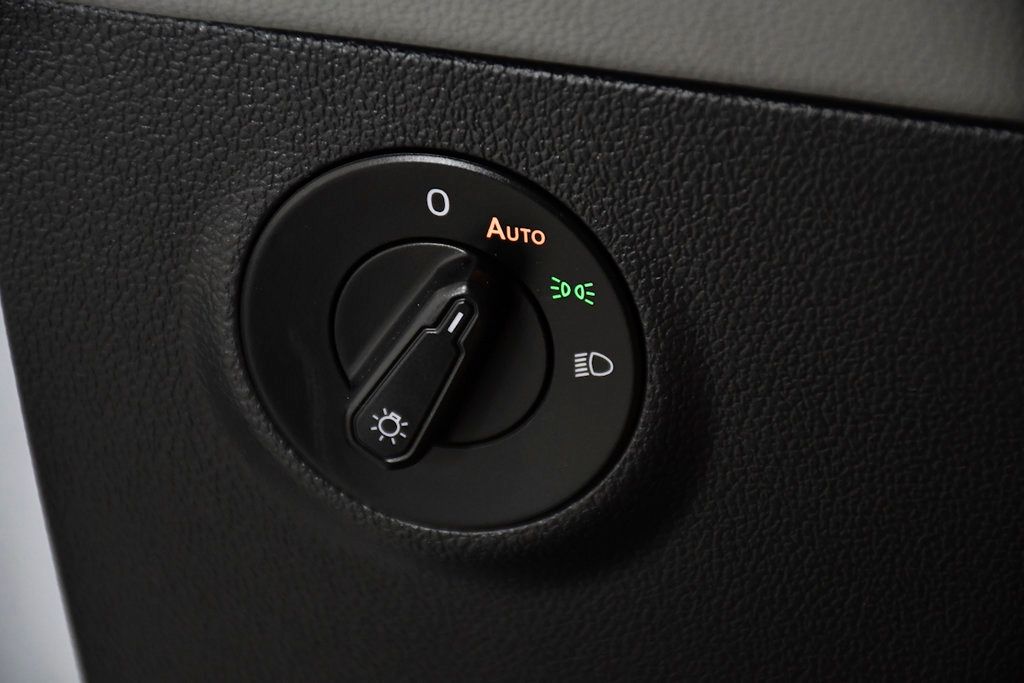 2024 Volkswagen Taos SE FWD - 23057248 - 30