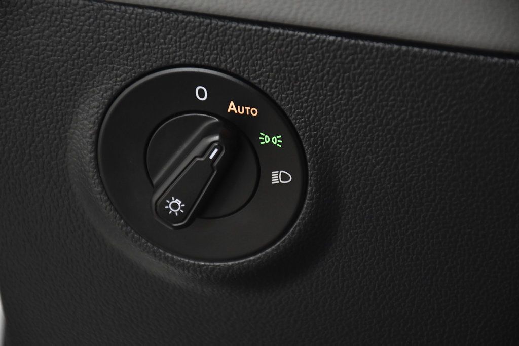2024 Volkswagen Taos SE FWD - 23086752 - 30