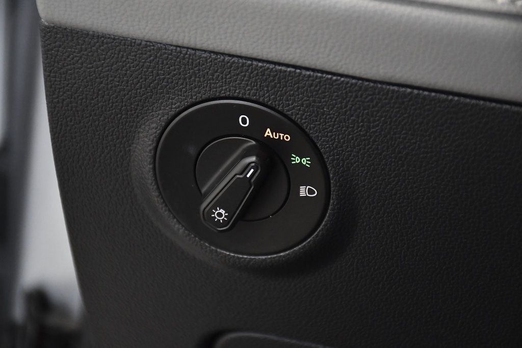 2024 Volkswagen Taos SE FWD - 23093940 - 29