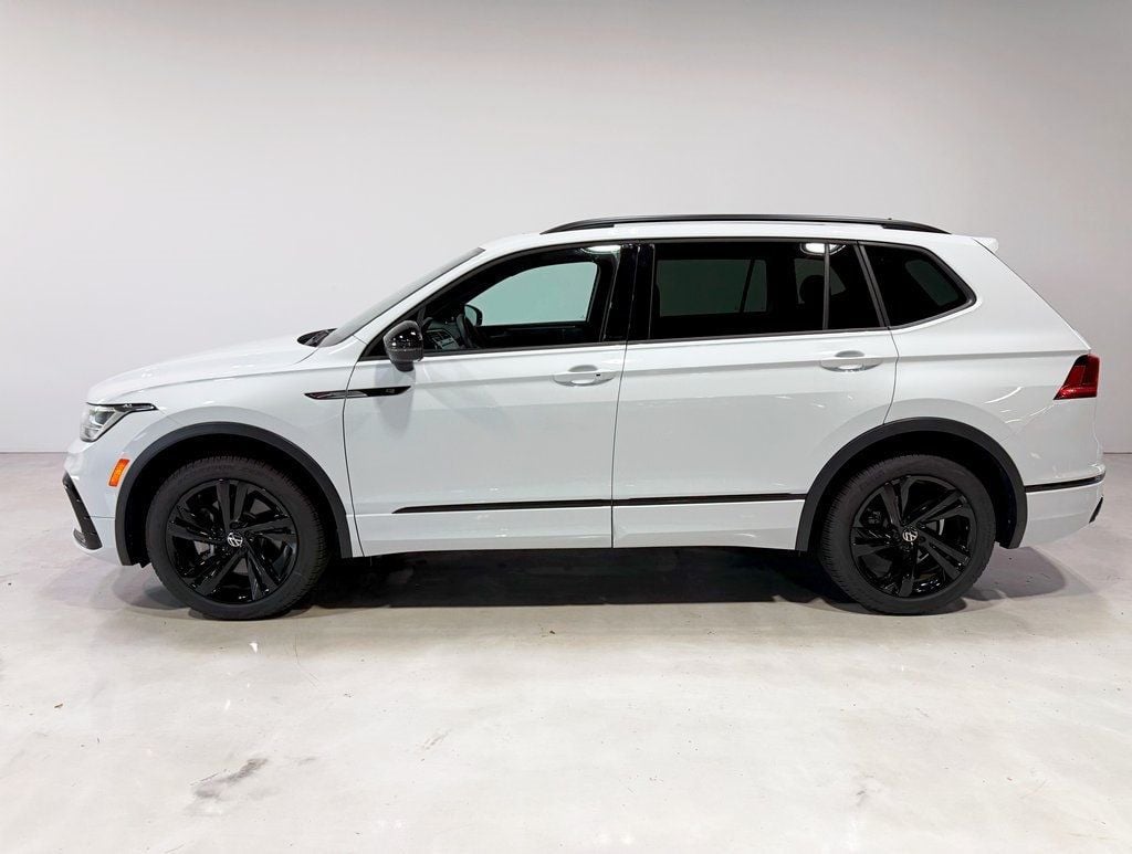 2024 Volkswagen Tiguan SE R-Line Black photo 3