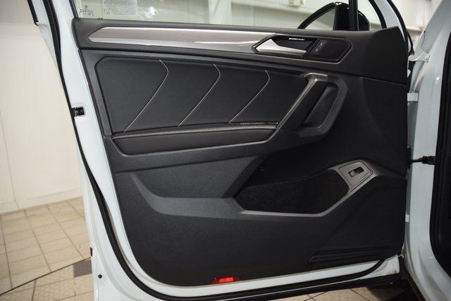 2024 Volkswagen Tiguan 2.0T SE R-Line Black 4MOTION - 22909353 - 44