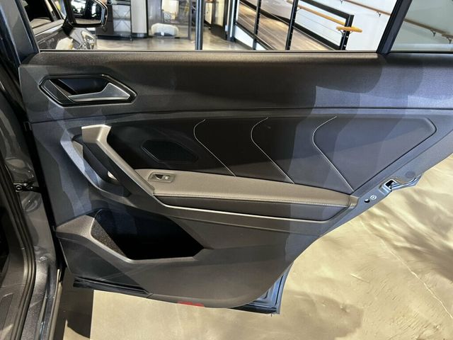 2024 Volkswagen Tiguan TravelAssist/HeatedFrontSeats/1st&2ndRowSunroof/AdaptiveCruise - 23068892 - 18