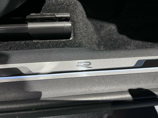 2024 Volkswagen Tiguan TravelAssist/HeatedFrontSeats/1st&2ndRowSunroof/AdaptiveCruise - 23068892 - 23