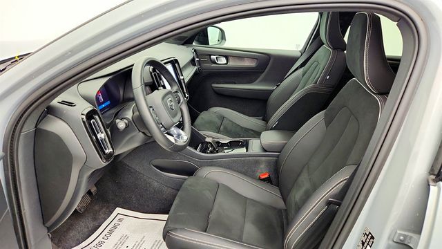 2024 Volvo C40 Recharge Pure Electric Twin AWD Ultimate (403-hp, 257 miles of range) - 22969075 - 16