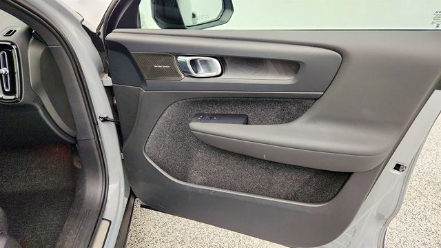 2024 Volvo C40 Recharge Pure Electric Twin AWD Ultimate (403-hp, 257 miles of range) - 22969075 - 21