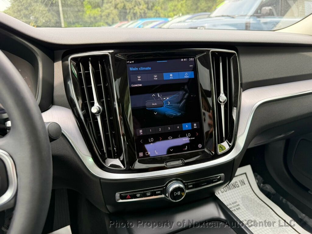 2024 Volvo S60 B5 AWD Core photo 18