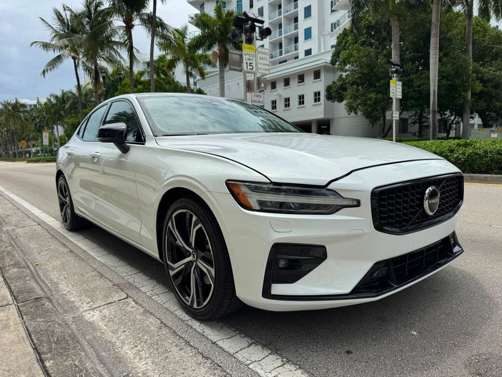 2024 Volvo S60 B5 AWD Core Dark Theme - 23037290 - 1