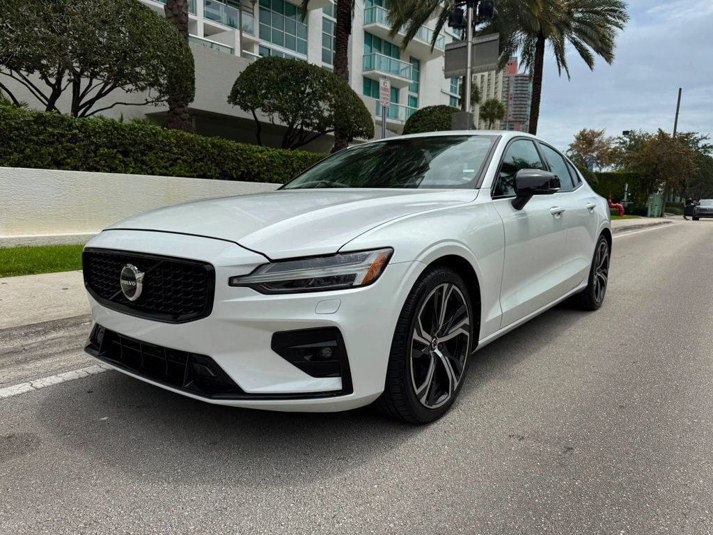 2024 Volvo S60 B5 AWD Core Dark Theme - 23037290 - 3