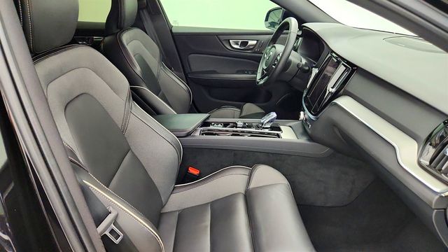 2024 Volvo S60 B5 AWD Plus Black Edition w/ harman/kardon & Climate Package - 23044888 - 22
