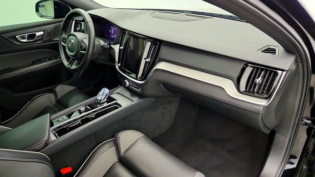 2024 Volvo S60 B5 AWD Plus Black Edition w/ harman/kardon & Climate Package - 23044888 - 23