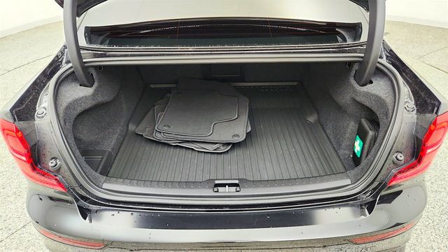 2024 Volvo S60 B5 AWD Plus Black Edition w/ harman/kardon & Climate Package - 23044888 - 25