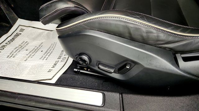 2024 Volvo S60 B5 AWD Plus Black Edition w/ harman/kardon Sound & Climate Pkg - 23020945 - 11