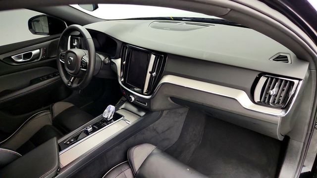 2024 Volvo S60 B5 AWD Plus Black Edition w/ harman/kardon Sound & Climate Pkg - 23020945 - 23