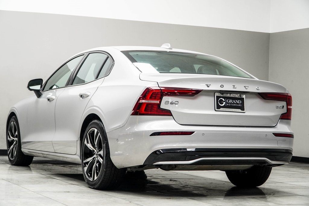 2024 Volvo S60 B5 AWD Plus photo 10