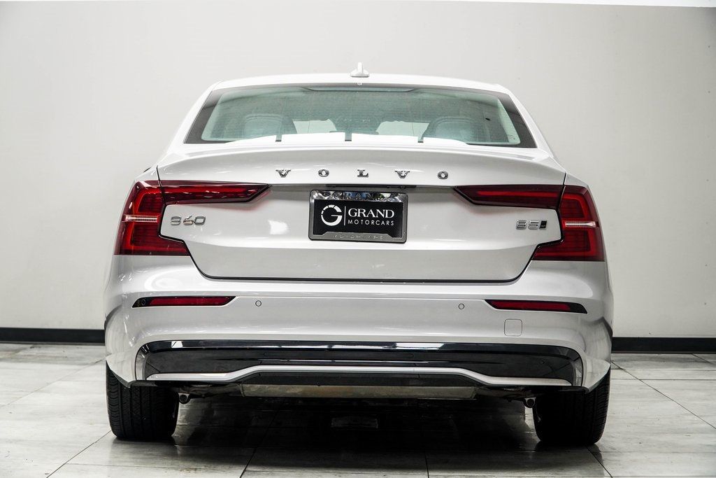 2024 Volvo S60 B5 AWD Plus photo 11